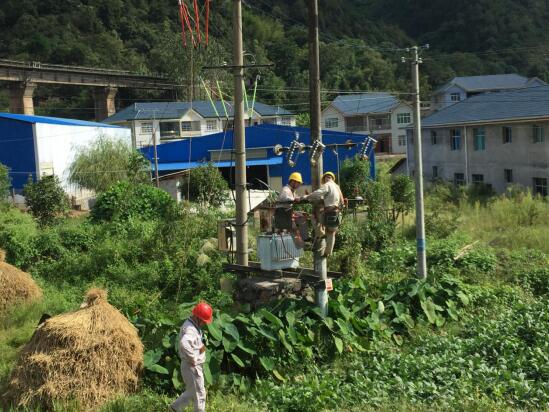 國網(wǎng)中方縣供電公司逢停必檢加速推進(jìn)老舊線路整治