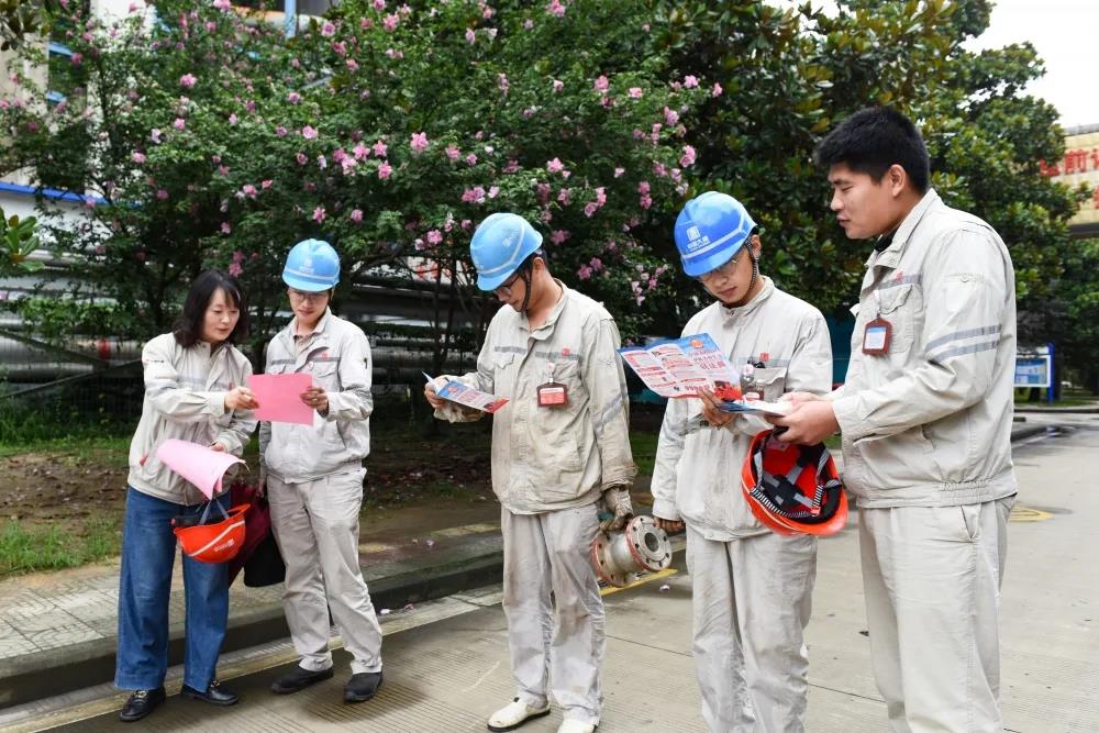 江蘇徐塘發(fā)電有限責(zé)任公司組織開(kāi)展法律服務(wù)進(jìn)一線活動(dòng)