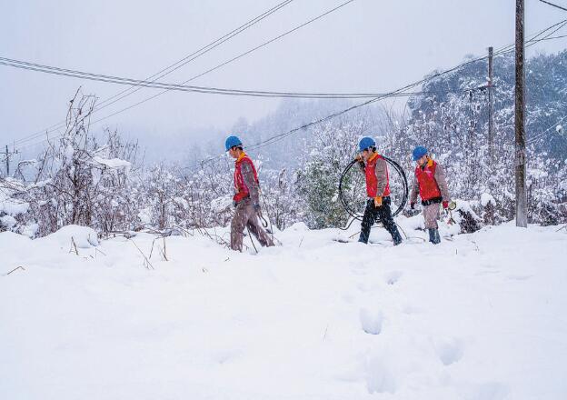 國網宣城供電公司：堅守一線勇?lián)?抗擊冰雪保供電