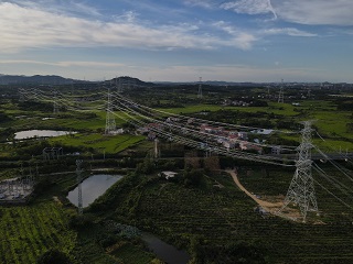 這項(xiàng)工程投產(chǎn)送電，將提高湖北省西電東送通道送電能力