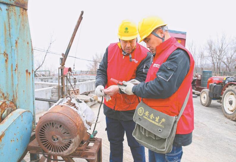 河南省博愛(ài)縣：幫助養(yǎng)牛場(chǎng)排除線路故障