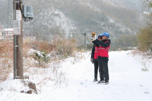 國網武夷山市供電公司浴“雪”奮戰(zhàn) 電力足電網穩(wěn)