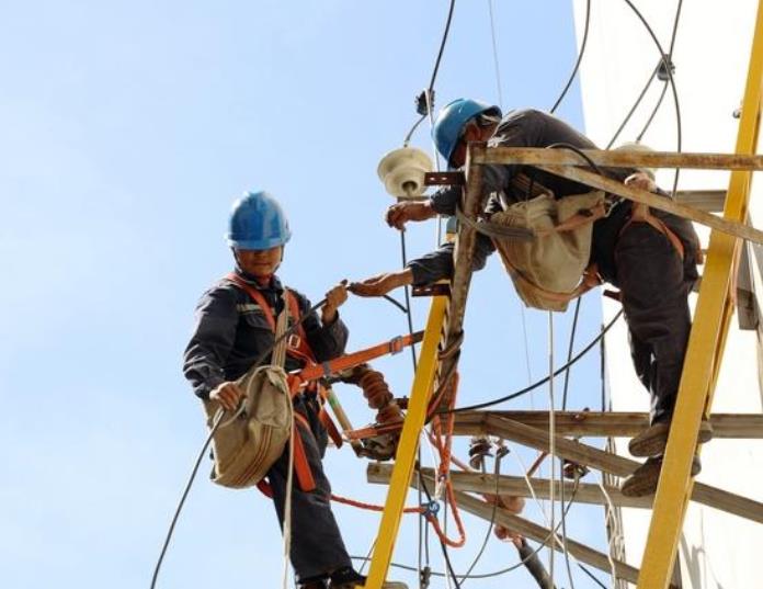 興義供電局貼心電力搶修 保障電力無(wú)憂