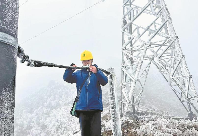 國(guó)網(wǎng)湖南電力完成今冬首次輸電線路直流融冰工作