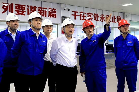 中國(guó)華能集團(tuán)董事長(zhǎng)溫樞剛到鶴崗電廠、伊春熱電督導(dǎo)調(diào)研生態(tài)環(huán)保及安全生產(chǎn)工作