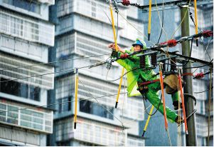 惡劣天氣致多地電網受損　國網全力搶修恢復供電